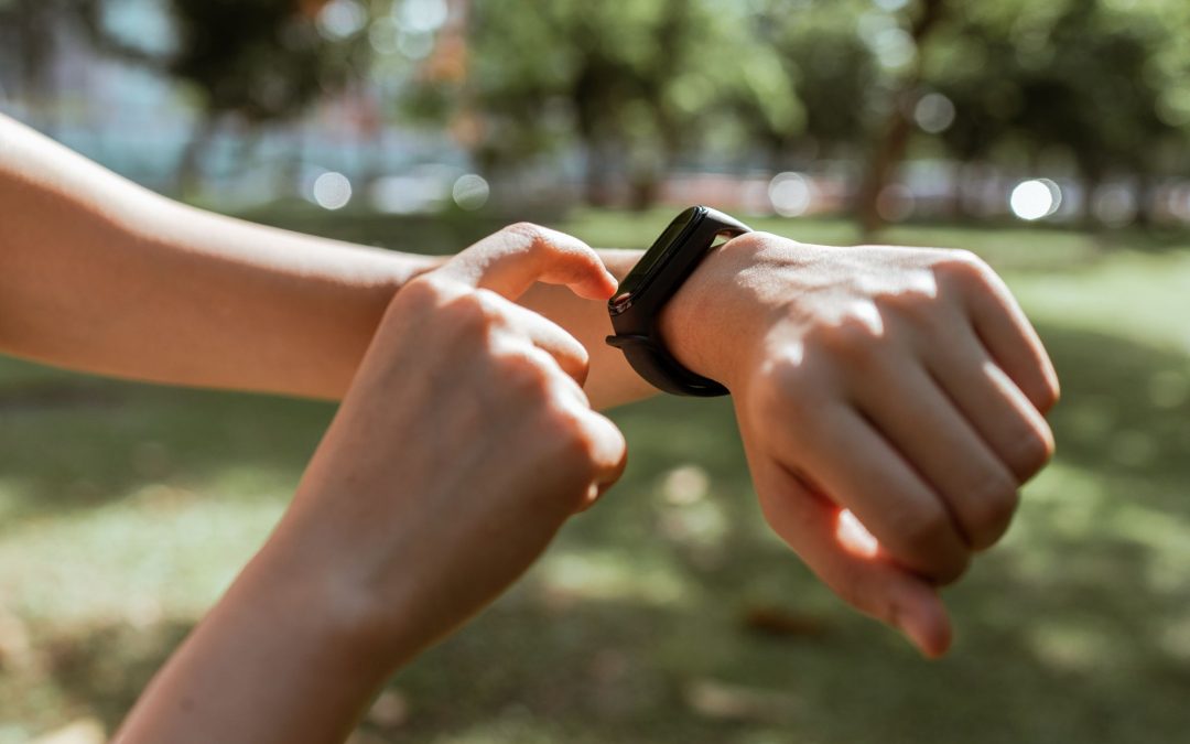 Fitness Trackers vs Smartwatches: Which is Right for You?